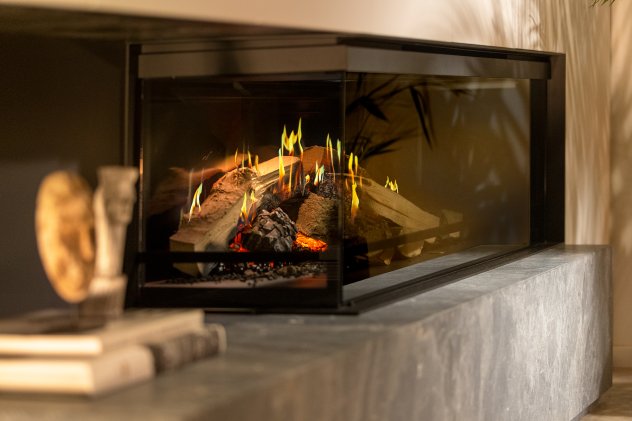 Kalfire E-One holographic electric fire with a realistic flame effect